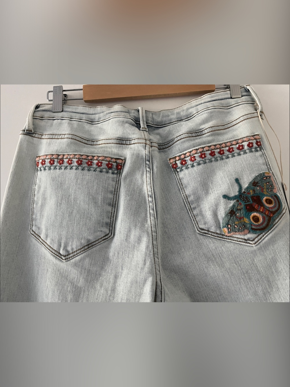 DRIFTWOOD Farrah Embroidered Light-Wash Women’s Flare Jeans 29 - Picture 8 of 11